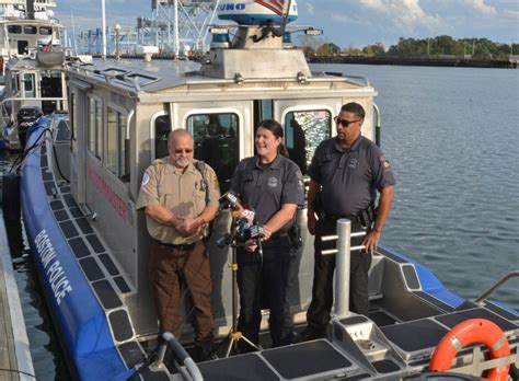 Water rescue: Officers recount kayakers’ close call near Moon Island